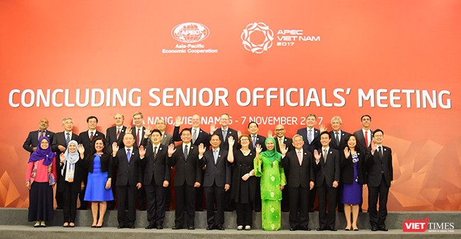 Trưa 07/11, tại Đà Nẵng, Hội nghị tổng kết các quan chức cao cấp APEC (CSOM) đã bế mạc với sự thống nhất cao của các Bộ trưởng đối với việc thông qua Tuyên bố Cần Thơ về an ninh lương thực và nông nghiệp bền vững thích ứng với biến đổi khí hậu. 