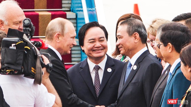 Bí thư Thành ủy Đà Nẵng Trương Quang Nghĩa tại buổi đón Tổng thống Nga Putin đến Đà Nẵng tham dự Tuần lễ cấp cao APEC 2017
