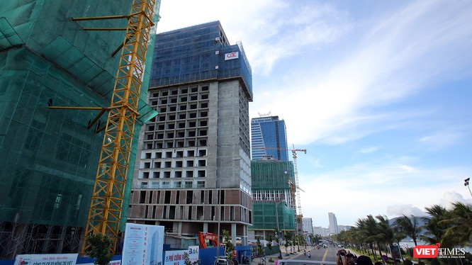 UBND TP Đà Nẵng vừa có quyết định xử phạt số tiền 320 triệu đồng đối với Chủ đầu tư dự án Khách sạn Sapphire vì không lập báo cáo tác động môi trường nhưng vẫn thi công xây dựng