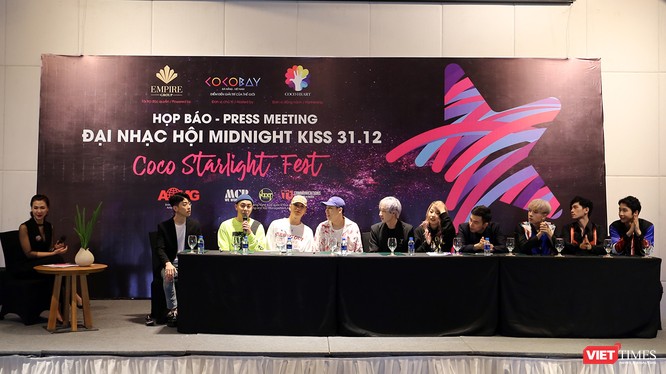 Nhóm nghệ sĩ nổi tiếng Hàn Quốc tại Họp báo sự kiện chào năm mới 2018 tại Khu giải trí Cocobay Đà Nẵng