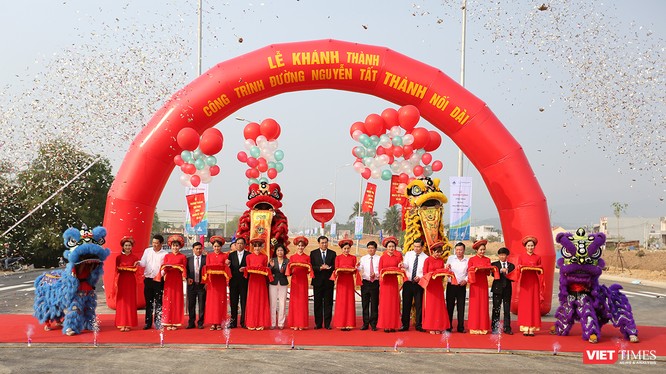 Sáng 29/03, nhân kỷ niệm 43 năm ngày Giải phóng TP Đà Nẵng, UBND TP.Đà Nẵng đã chính thức khánh thành tuyến đường Nguyễn Tất Thành nối dài. 