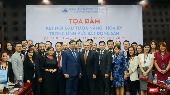 Sáng 2/4, hơn 40 đại diện doanh nghiệp, nhà đầu tư thuộc Hiệp hội Chuyên gia BĐS Việt Nam tại Hoa Kỳ (VNARP) đã có buổi làm việc, tìm kiếm cơ hội, đối tác đầu tư, mở rộng thị trường tại Đà Nẵng.
