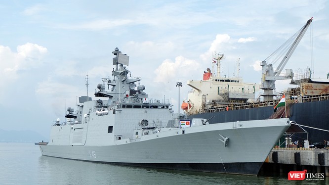 Tàu Hải quân Ấn Độ trong một chuyến thăm Đà Nẵng vào năm 2015
