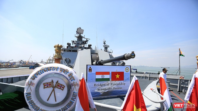 Cận cảnh chiến hạm INS Sahyadri (F-49) của Hải quân Ấn Độ tại Đà Nẵng