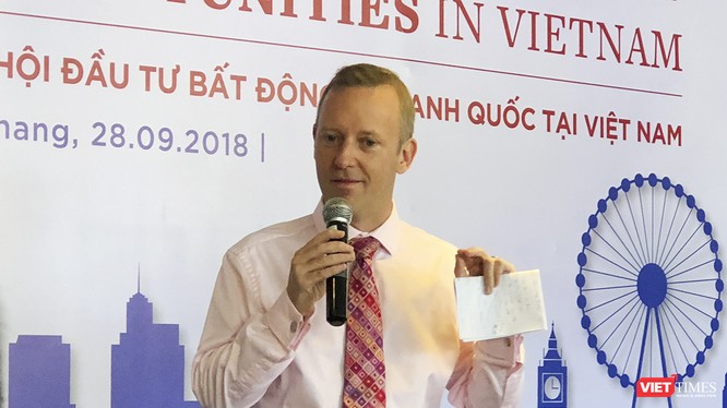 Tân Đại sứ Vương quốc Anh-Gareth Ward tại Việt Nam tại sự kiện giới thiệu cơ hội đầu tư BĐS Anh quốc ở Đà Nẵng