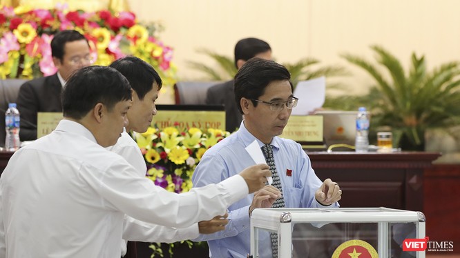 Chủ tịch HĐND Đà Nẵng kiến nghị xem việc giải tỏa đền bù là nhiệm vụ quan trọng và cần đưa tiêu chí này vào đánh giá năng lực lãnh đạo của Chủ tịch các quận huyện