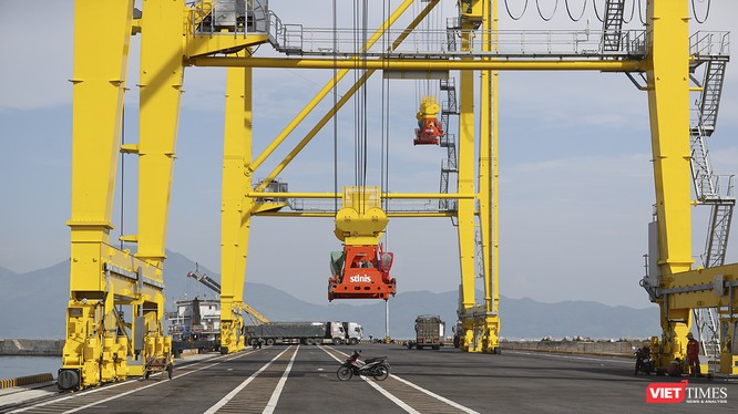 Sau năm 2020, Cảng Liê Chiểu sẽ từng bước phát triển để đảm nhận vai trò khu bến chính của cảng cửa ngõ quốc tế tại khu vực miền Trung, tiếp nhận tàu có trọng tải 100.000 tấn. Tàu container có sức chở từ 6.000-8.000 TEUS. 