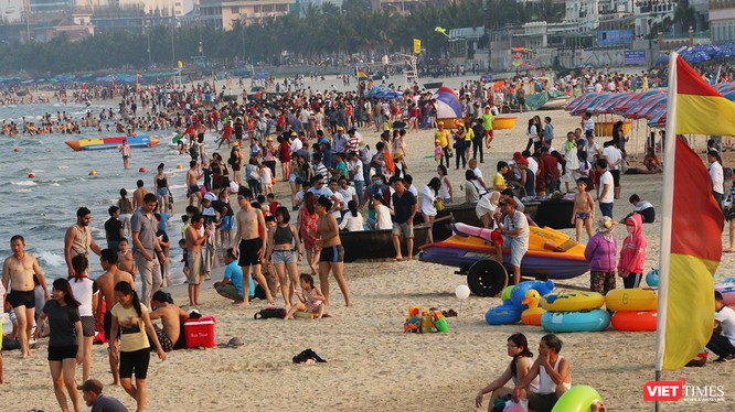 Biển Đà Nẵng, một trong những bãi biển đẹp nhất hành tinh được các tạp chí nước ngoài bình chọn