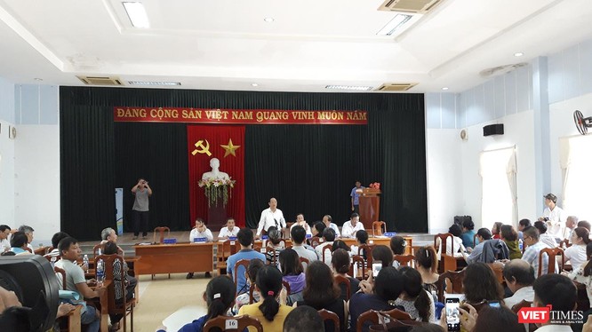 Sáng 9/4, ông Đinh Văn Thu - Chủ tịch UBND tỉnh Quảng Nam đã tiếp và ghi nhận các đề đạt của hàng trăm khách hàng liên quan đến vụ "bẻ kèo" giữa Bách Đạt An và Hoàng Nhất Nam.