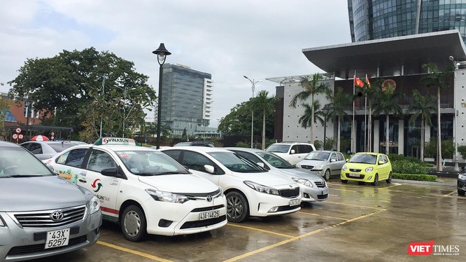 UBND TP Đà Nẵng đang giao cho các Sở ban ngành xem xét việc điều chỉnh tăng phí trước bạ đối với xe ô tô con dưới 9 chỗ ngồi cao hơn hiện tại