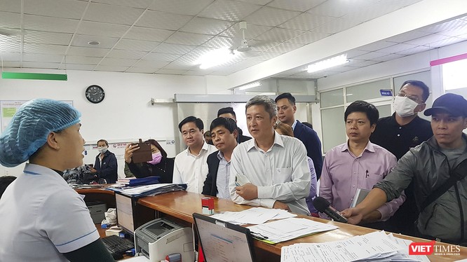  Thứ trưởng Bộ Y tế Nguyễn Trường Sơn và đoàn công tác của Bộ Y tế đã có chuyến thị sát và kiểm tra kiểm tra công tác phòng chống bệnh viêm phổi cấp do virus corona tại Đà Nẵng