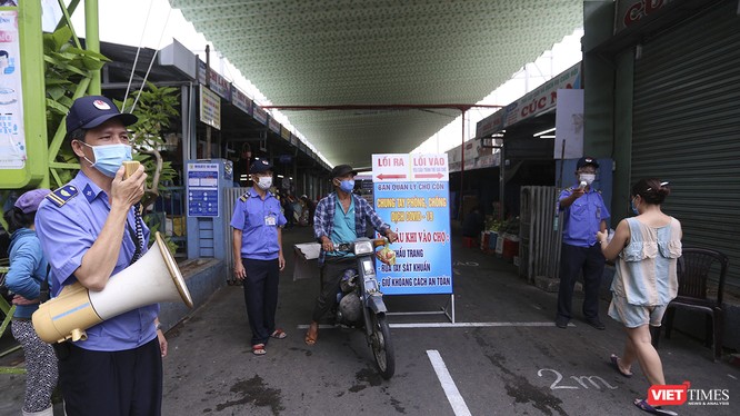 Đà Nẵng tiếp tục áp dụng giãn cách người dân đến chợ đi chợ bằng phiếu
