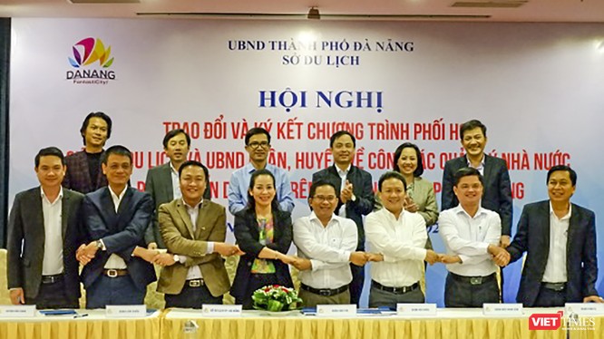 Quang cảnh buổi ký kết hợp tác giữa Sở Du lịch Đà Nẵng và UBND các quận, huyện