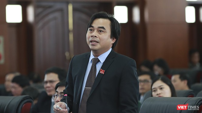 Ông Tô Văn Hùng - Giám đốc Sở TN&MT TP Đà Nẵng phát biểu tại kỳ họp HĐND TP Đà Nẵng