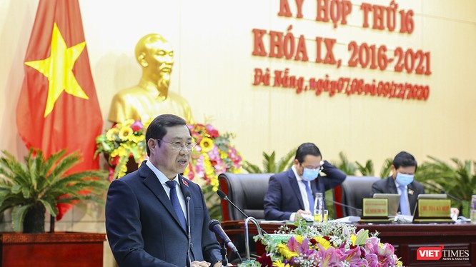 Ông Huỳnh Đức Thơ phát biểu tại kỳ họp thứ 16 HĐND TP Đà Nẵng khoá IX khi đang tại nhiệm Chủ tịch UBND TP