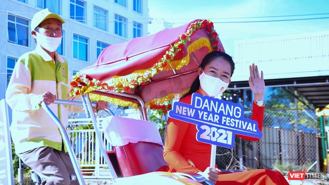 Xích lô du lịch Đà Nẵng diễu hành "Chào năm mới 2021"