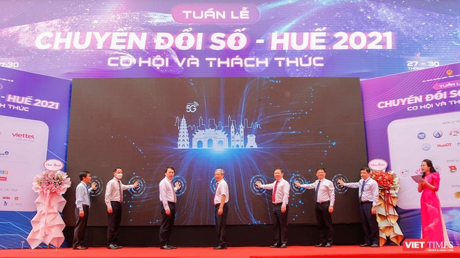 Đại diện Bộ TT&TT, Viettel, đại diện UBND tỉnh T.T.Huế tại sự kiện "Tuần lễ Chuyển đổi số tỉnh T.T.Huế 2021"