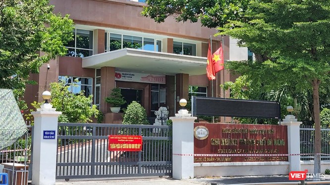 Toà nhà Ngân hàng Nhà nước chi nhánh Đà Nẵng bị phong tảo do có ca dương tính SARS-CoV-2 là nhân viên tại đây. (ảnh ĐT)