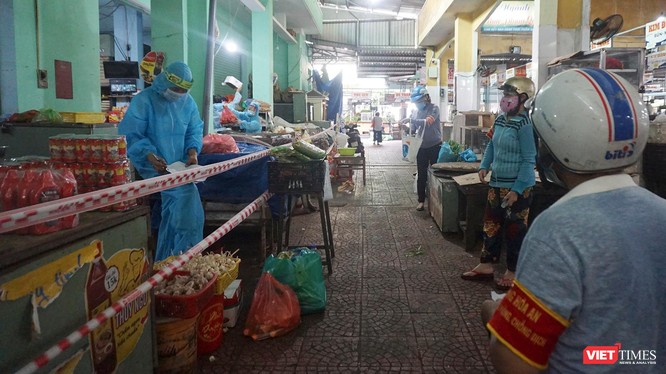 Chợ Hoà An (quận Cẩm Lệ, TP Đà Nẵng) trong ngày đầy hoạt động trở lại