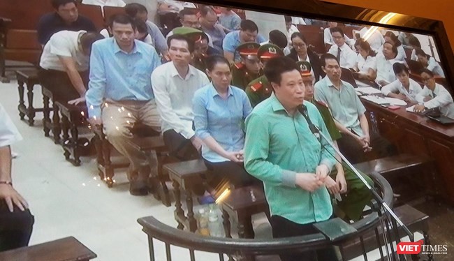 Hà Văn Thăm tại phiên xét xử sơ thẩm "đại án" OceanBank - Ảnh: XT