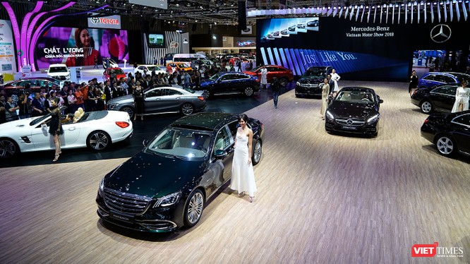 Mercedes-Benz Việt Nam với diện tích sân khấu lớn nhất cho phép phô diễn toàn bộ các sản phẩm hiện có của thương hiệu ngôi sao 3 cánh. (Ảnh: Ngô Minh)