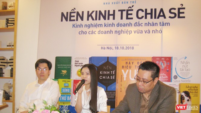 Ông Phạm Nam Long và bà Nguyễn Hoàng Anh - các đồng sáng lập của Startup Abivin cùng ông Nguyễn Đình Thành - Giám đốc điều hành Công ty CSCI Indochina