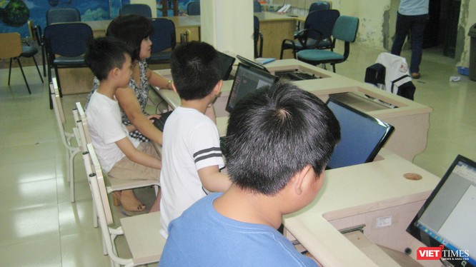 Một lớp dạy tin học ở Cung Thiếu nhi Hà Nội