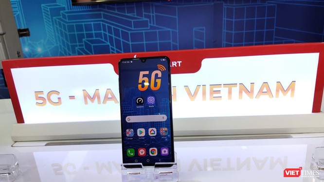 Điện thoại Vsmart Aris 5G (ảnh: Khánh Linh)