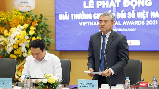 ông Nguyễn Minh Hồng - Chủ tịch Hội Truyền thông số Việt Nam, Trưởng ban Tổ chức Giải thưởng VDA 2021 phát biểu tại lễ phát động Giải thưởng tại Hà Nội ngày 30/3/2021
