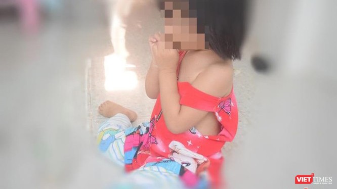 Đau lòng phát lộ vụ việc bé gái Phạm Ngọc L mới 3 tuổi nghi bị xâm hại tình dục bởi ông già 70 là hàng xóm.