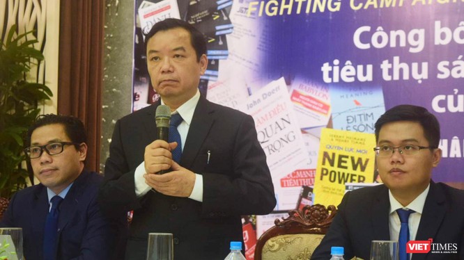 Ông Nguyễn Văn Phước - Giám đốc First News Trí Việt công bố nhiều bằng chứng sách giả 