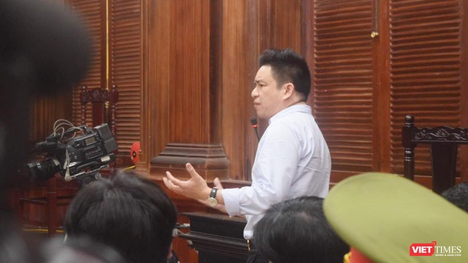 Bác sĩ Chiêm Quốc Thái bức xúc căng thẳng trong phiên tòa sơ thẩm 
