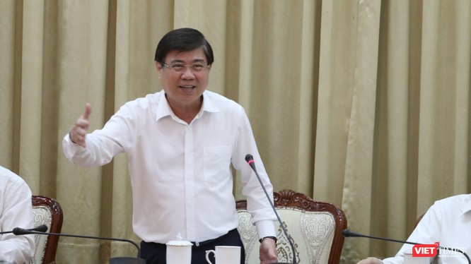 Chủ tịch UBND TP.HCM Nguyễn Thành Phong cho biết có thể sắp tới Ký túc xá ĐHQG TP.HCM sẽ trở thành BV Dã chiến (Ảnh: Sỹ Đông) 