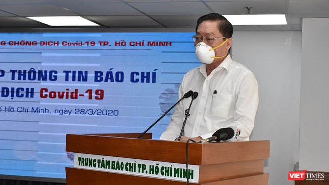 Ông Nguyễn Tấn Bỉnh, Giám đốc Sở Y tế TP.HCM thông tin về tin đồn có người tử vong vì COVID-19 (Ảnh: TTBC) 