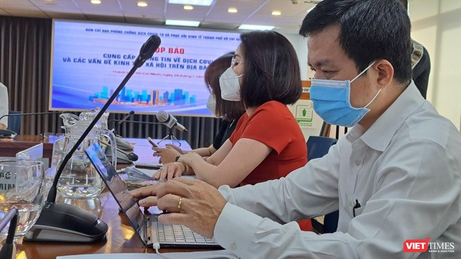Ông Nguyễn Hồng Tâm - Phó Giám đốc phụ trách HCDC tại cuộc họp báo chiều 28/7 cũng đưa nhiều cảnh báo về bệnh đậu mùa khỉ. Ảnh: Hòa Bình