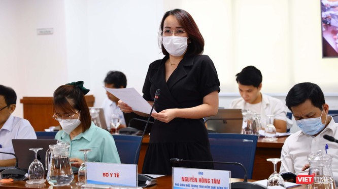 Phó Chánh Văn phòng Sở Y tế TP.HCM, bà Lê Thiện Quỳnh Như phát biểu tại họp báo chiều ngày 25/8