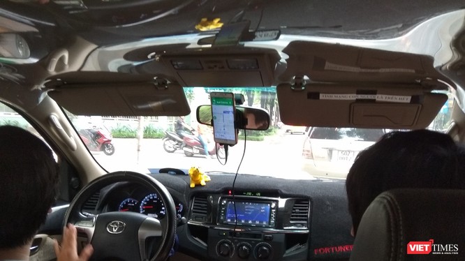 Câu chuyện quản lý taxi công nghệ sau vụ kiện của Vinasun và Grab đang trở thành vấn đề tranh cãi khi mô hình quản lý được đánh giá chưa theo kịp thực tế phát triển.