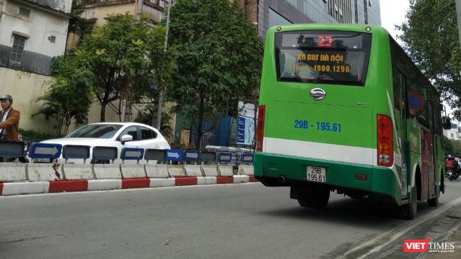 Từ hôm nay, ngày 28/3, Hà Nội tạm dừng hoạt động xe buýt. Ảnh: Anh Lê.