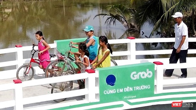 Cầu Út Ốm vừa được khánh thành đặt tại ấp Phước Thới B, xã Bình Phước, huyện Mang Thít, tỉnh Vĩnh Long