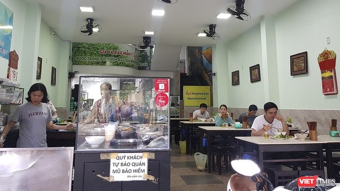 Hà Nội tuyên bố sẽ đóng cửa các hàng quán không thực hiện nghiêm phòng chống dịch. 