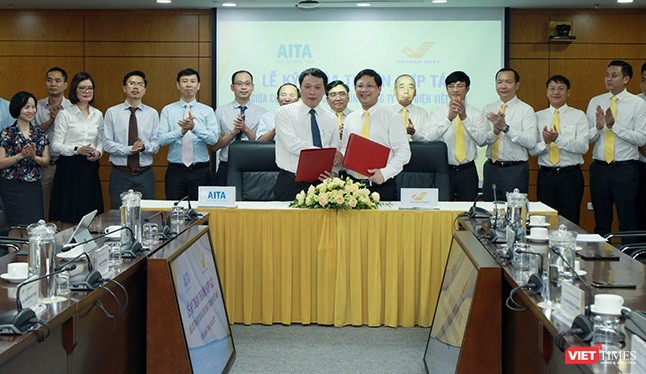 Cục Tin học hóa và Vietnam Post hợp tác triển khai chiến lược chuyển đổi số.