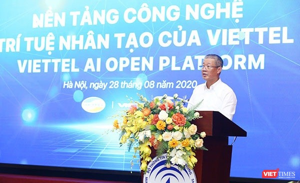 Thứ trưởng Nguyễn Thành Hưng cho rằng nền tảng công nghệ trí tuệ nhân tạo của Viettel sẽ thúc đẩy việc ứng dụng AI, tạo ra các lợi ích cho cá nhân, tổ chức, doanh nghiệp.