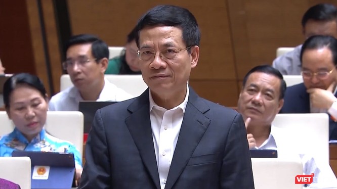 Bộ trưởng Nguyễn Mạnh Hùng trả lời chất vấn về MXH Việt Nam.