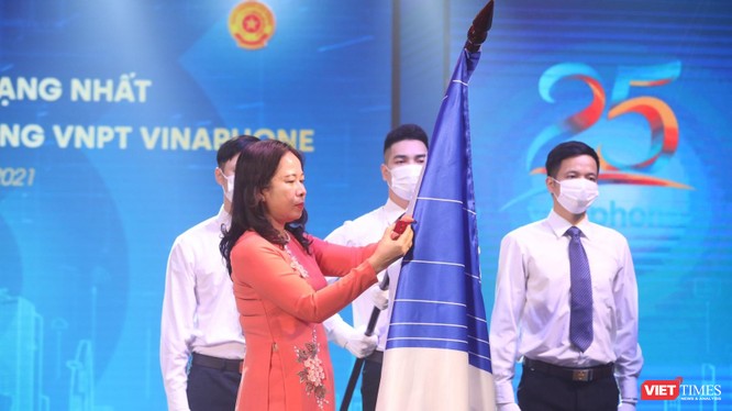 Phó Chủ tịch nước Võ Thị Ánh Xuân trao Huân chương Lao động Hạng nhất giai đoạn 2015-2019 cho Tổng công ty VNPT VinaPhone.