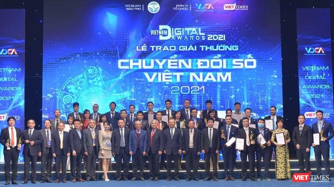 Kỳ năm 2021, Giải thưởng Chuyển đổi số Việt Nam vinh danh 53 tổ chức, cá nhân chuyển đổi số xuất sắc.