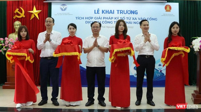 Lễ khai trương tích hợp giải pháp ký số từ xa vào Cổng dịch vụ công của tỉnh Thái Nguyên vừa diễn ra chiều nay (11/7).