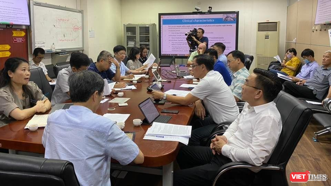 Cuộc họp khẩn diễn ra tại Bộ Y tế để ứng phó với bệnh đậu mùa khỉ vừa diễn ra chiều nay (24/7). Ảnh: Khoa Nguyễn.