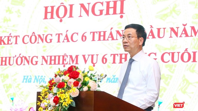 "6 tháng đầu năm là sự tập dượt. 6 tháng cuối năm là bứt phá vươn lên. Ngành TT&TT bứt phá vươn lên là giúp đất nước bứt phá vươn lên", Bộ trưởng Bộ TT&TT Nguyễn Mạnh Hùng phát biểu.