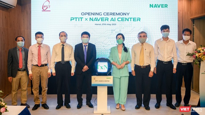 Các đại biểu tham dự lễ ra mắt AI Center tại PTIT.