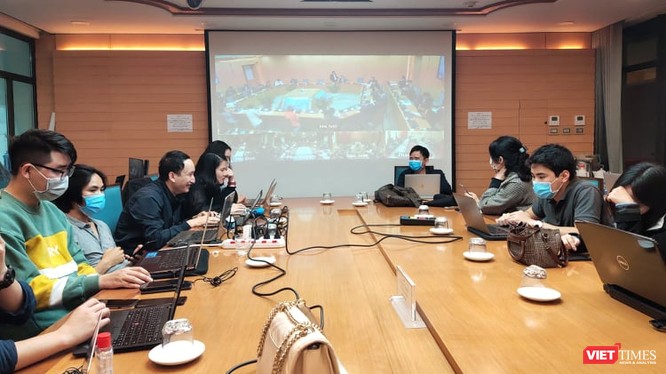 Báo chí dự họp Ban Chỉ đạo phòng, chống dịch COVID-19 tại UBND TP. Hà Nội. Ảnh: Minh Thúy 